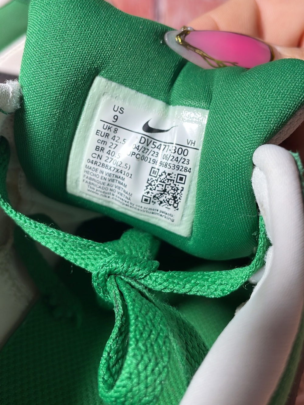 Nike Men’s Green, White & Black Low-Top Skate Sneakers - Picture 6 of 6